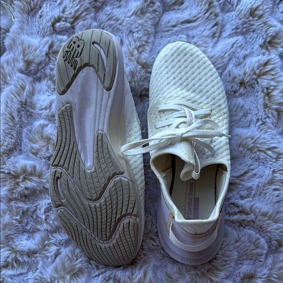 New Balance Cream Athletic Sneakers size 8.5 - Picture 7 of 7